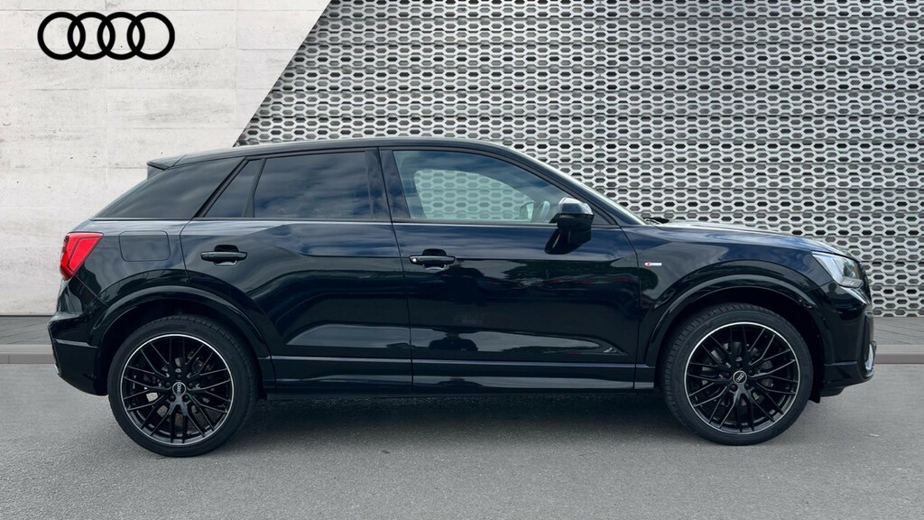 Audi Q2 Q2 35 Tfsi Black Edition S Tronic LV22DFO Black #4