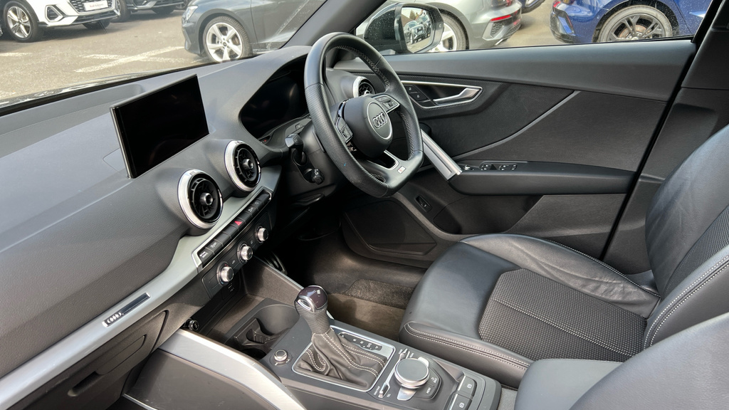 Audi Q2 Q2 35 Tfsi Black Edition S Tronic LV22DFO Black #2