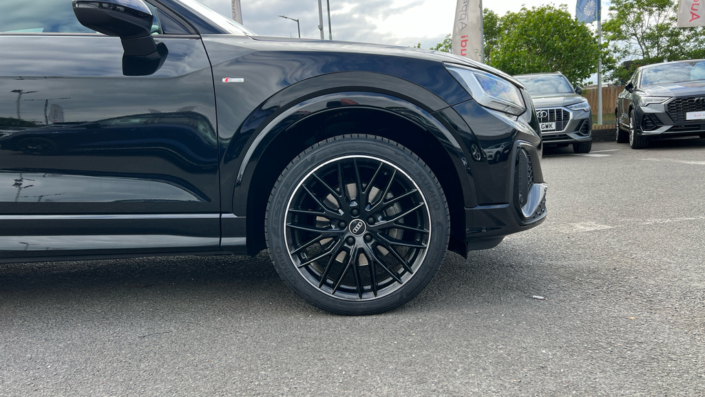 Audi Q2 Q2 35 Tfsi Black Edition S Tronic LV22DFO Black #5