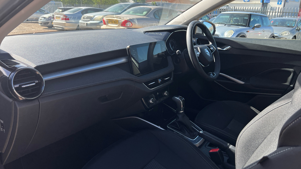 Skoda Fabia Fabia 1.0 Tsi 110 Se L Dsg KW23UTR Silver #2