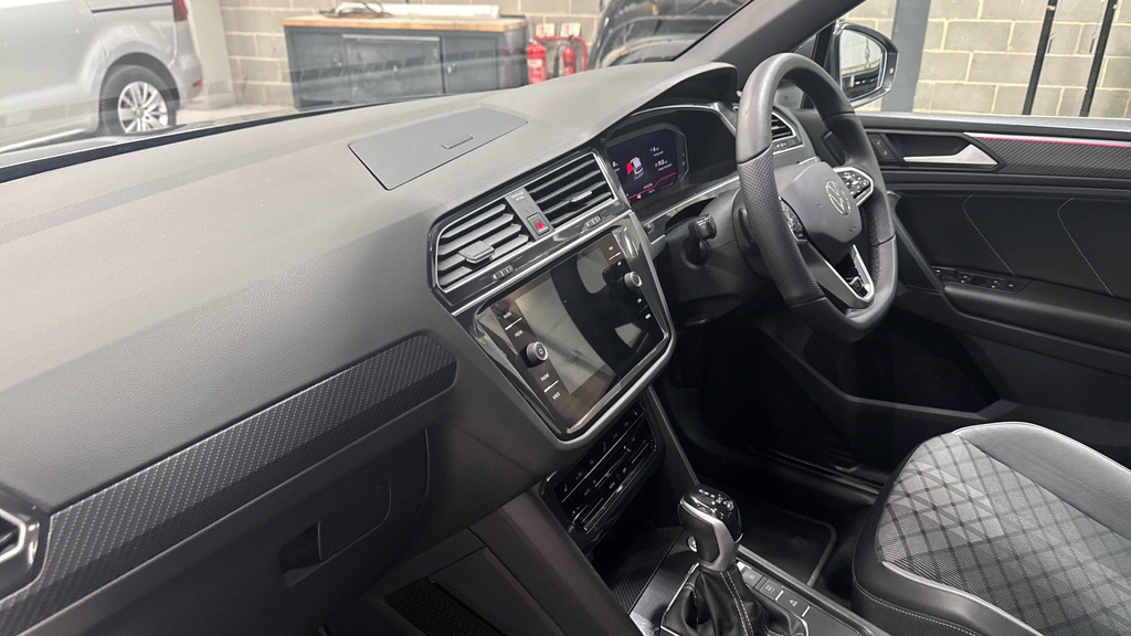 Volkswagen Tiguan Tiguan 1.5 Tsi 150 R-line Dsg EA22VGG Grey #2