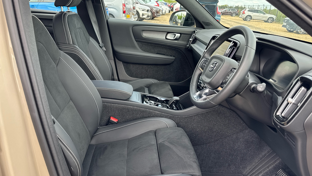 Volvo XC40 Xc40 2.0 B4p Plus Dark SV25UFR Gold #6