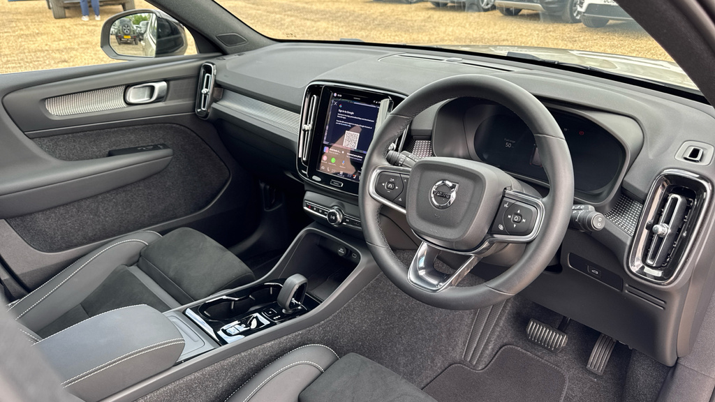 Volvo XC40 Xc40 2.0 B4p Plus Dark SV25UFR Gold #4