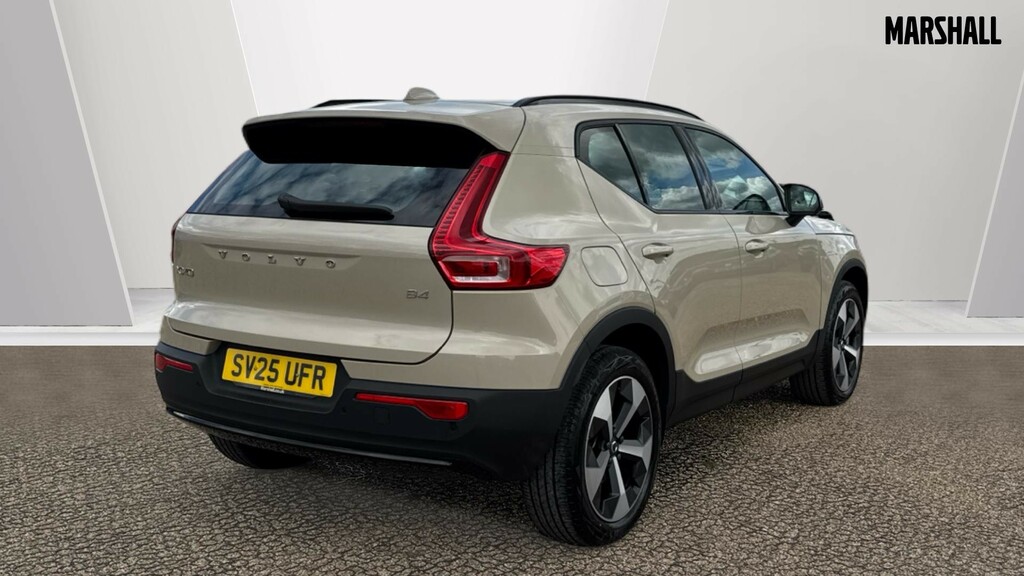 Volvo XC40 Xc40 2.0 B4p Plus Dark SV25UFR Gold #2