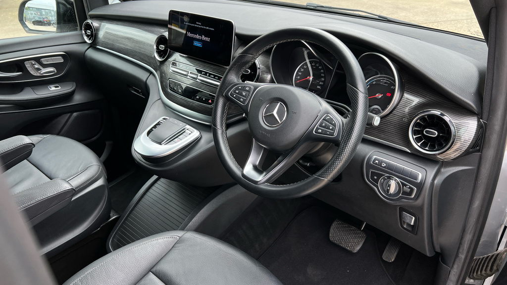 Mercedes-Benz EQV Eqv 300 150 Kw Sport Premium 90 Kwh Silver #3