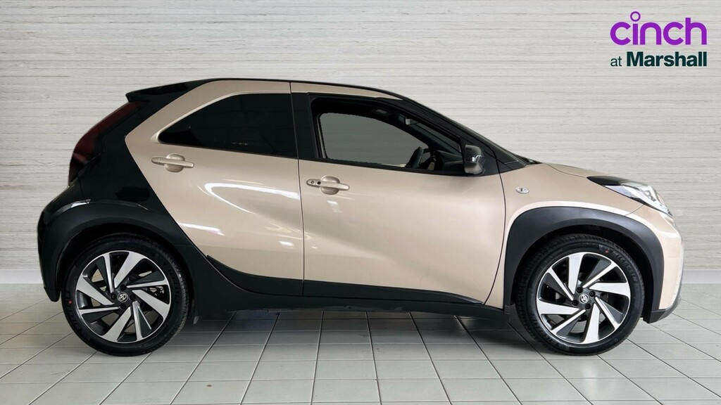 Toyota Aygo X Aygo X 1.0 Vvt-i Exclusive GK23FUO Beige #2