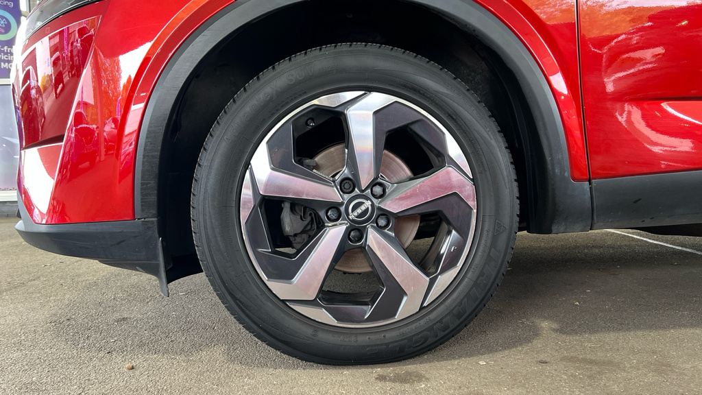 Nissan Qashqai Qashqai 1.3 Dig-t Mh 158 N-connecta Xtronic DV24ZSY Red #4