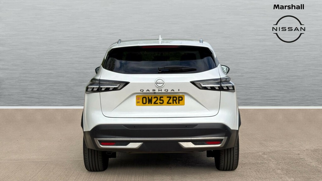 Nissan Qashqai Qashqai 1.3 Dig-t Mh Tekna OW25ZRP White #6