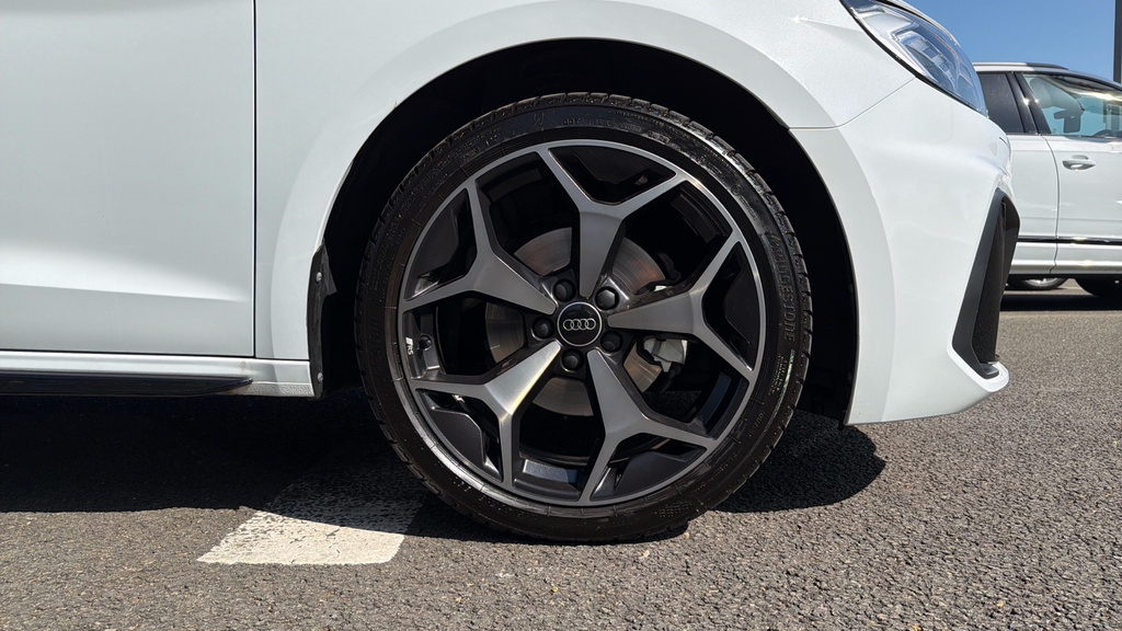 Audi A1 A1 35 Tfsi Black Edition S Tronic GF75KOD Black #5