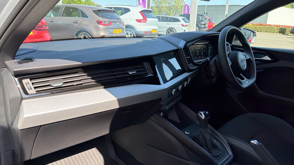 Audi A1 A1 35 Tfsi Black Edition S Tronic GF75KOD Black #2