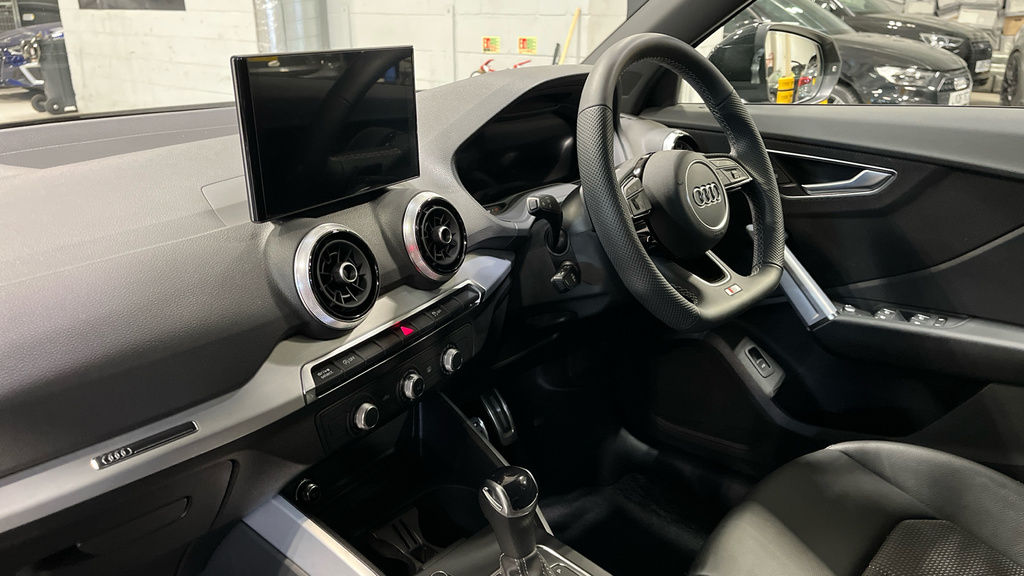 Audi Q2 Q2 35 Tfsi Black Edition S Tronic KJ25XRK Black #2
