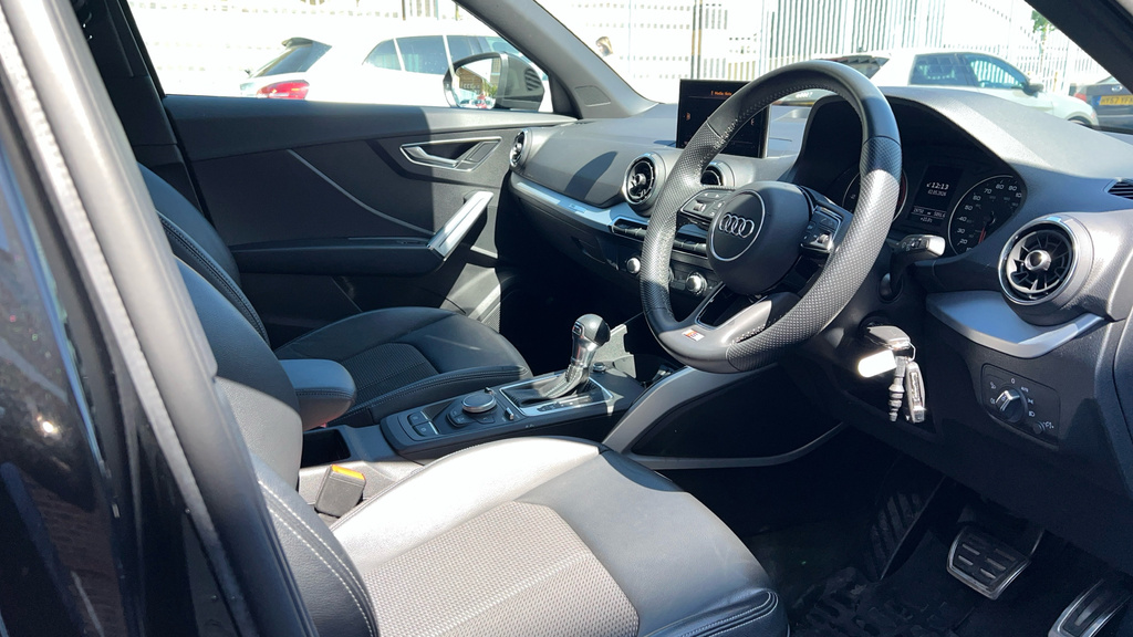 Audi Q2 Q2 35 Tfsi S Line S Tronic Black #6