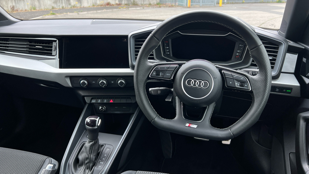 Audi A1 A1 35 Tfsi Black Edition S Tronic WH24EWA Red #6