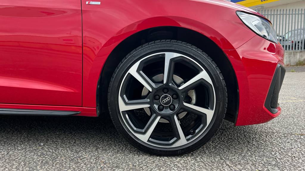 Audi A1 A1 35 Tfsi Black Edition S Tronic WH24EWA Red #5