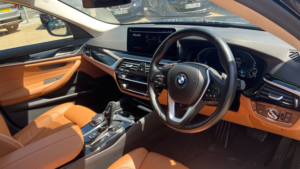 BMW 5 Series 5 Series 530E Se YK23VGH Black #4