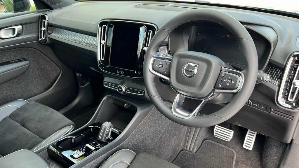 Volvo XC40 Xc40 1.5 T5 Recharge Phev R Design Pro NL22GHX Black #4