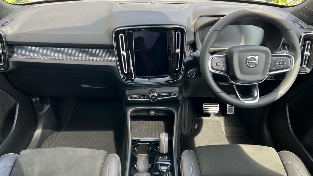 Volvo XC40 Xc40 1.5 T5 Recharge Phev R Design Pro NL22GHX Black #5