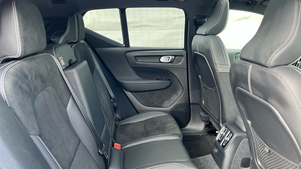 Volvo XC40 Xc40 1.5 T5 Recharge Phev R Design Pro NL22GHX Black #6