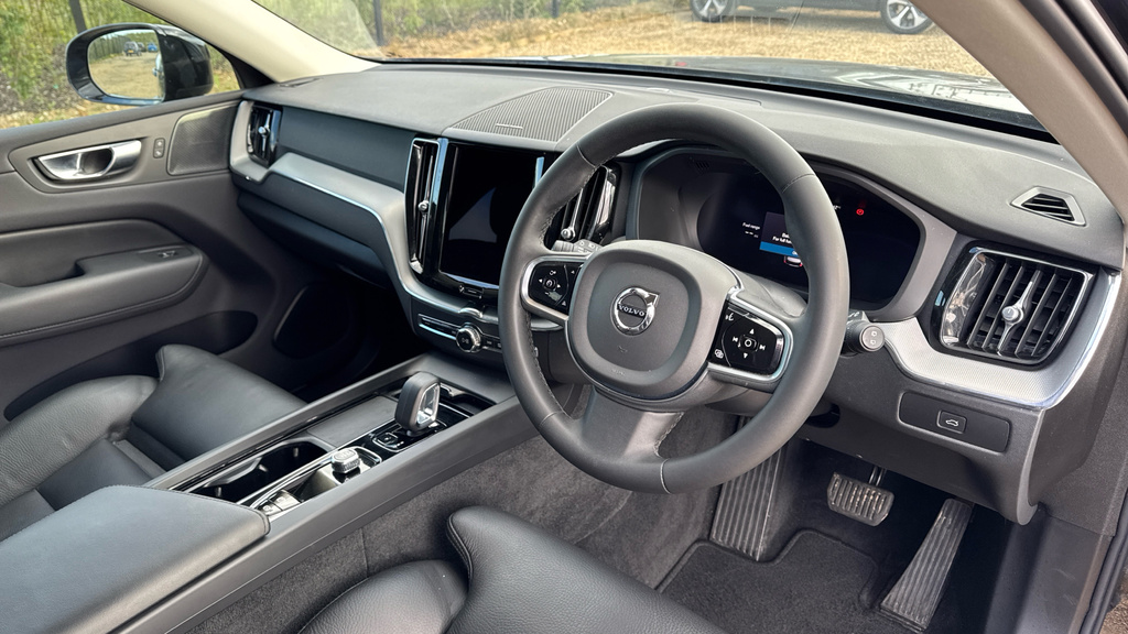 Volvo XC60 Xc60 2.0 B4p Plus Dark Geartronic YS72VVD Black #4