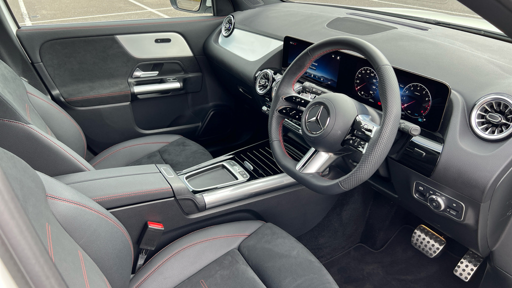 Mercedes-Benz GLA Class Gla 200 Amg Line Executive HV75GWL White #3