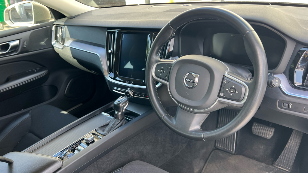 Volvo V60 V60 2.0 D3 Momentum Grey #4