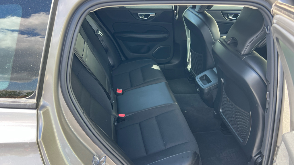 Volvo V60 V60 2.0 D3 Momentum Grey #6