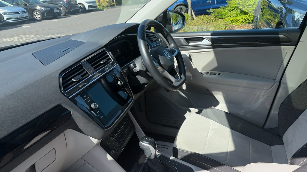 Volkswagen Tiguan Tiguan 1.5 Tsi 150 Elegance Dsg LC22WPO Black #2