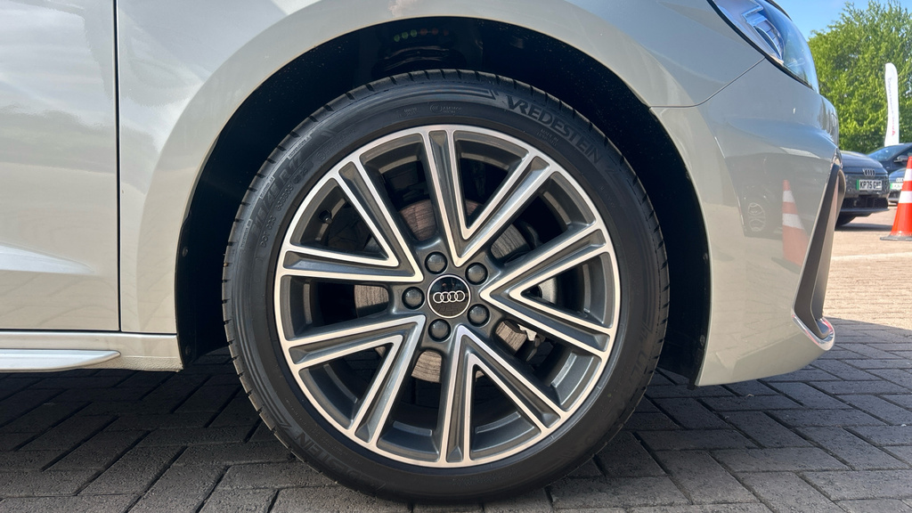 Audi A1 Audi A1 Sportback 35 Tfsi S Line S Tronic LV26WUH Silver #5