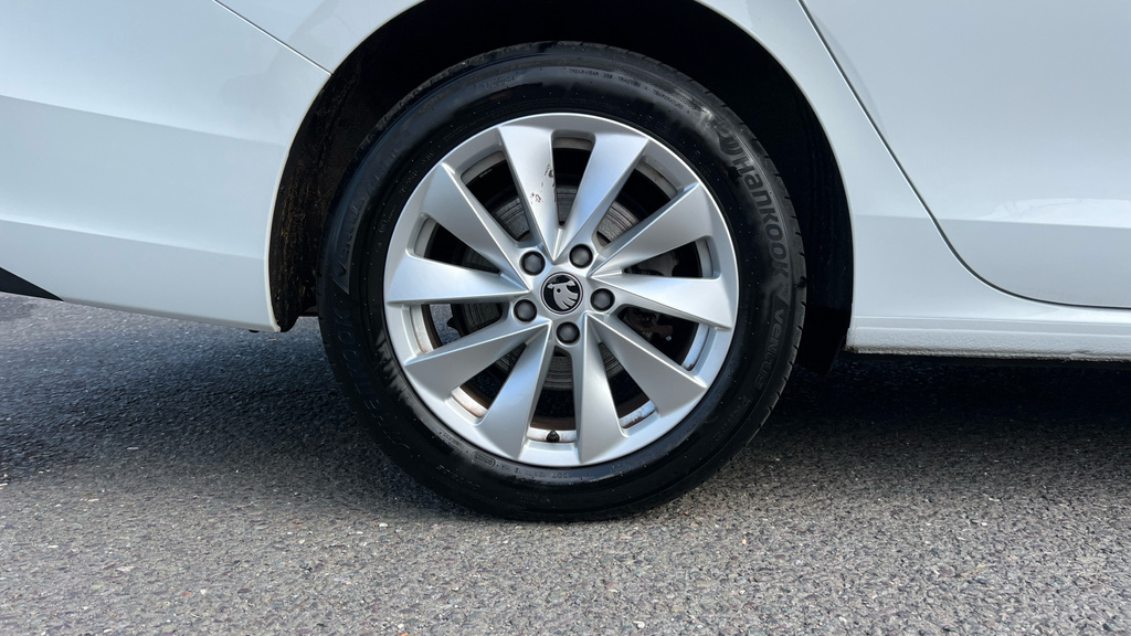 Skoda Superb Superb 1.5 Tsi Iv Se Technology Dsg GK25LGJ White #5