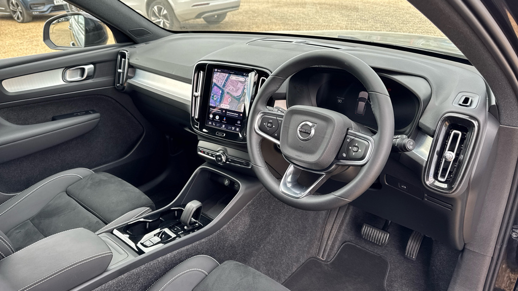 Volvo XC40 Xc40 2.0 B4p Plus Dark RF25PJU Black #4