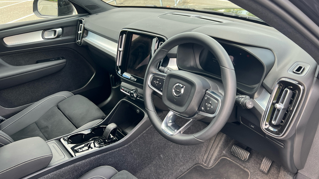 Volvo XC40 Xc40 2.0 B4p Plus Dark RV75PXA Black #4