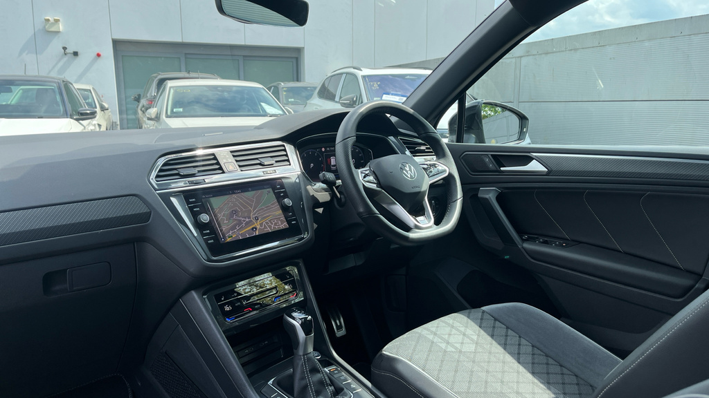 Volkswagen Tiguan Tiguan 1.5 Tsi 150 Black Edition Dsg ML24KBJ Black #2