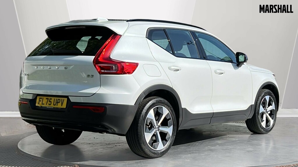 Volvo XC40 Xc40 2.0 B3p Plus Dark FL75UPV White #2