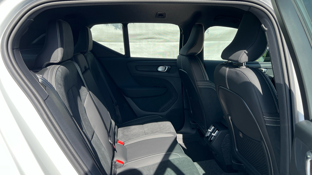 Volvo XC40 Xc40 2.0 B3p Plus Dark FL75UPV White #6