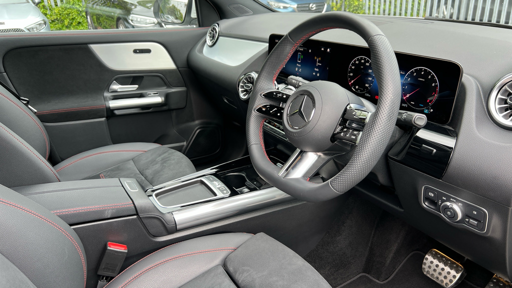 Mercedes-Benz GLA Class Gla 200 Amg Line Executive HV75JVW White #3