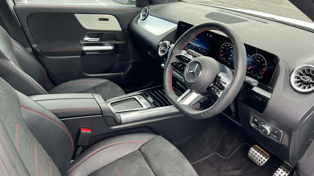 Mercedes-Benz GLA Class Gla 200 Amg Line Executive HV75JVY White #3