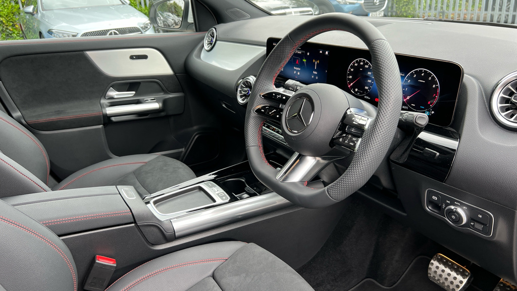 Mercedes-Benz GLA Class Gla 200 Amg Line Executive HV75JWD White #3