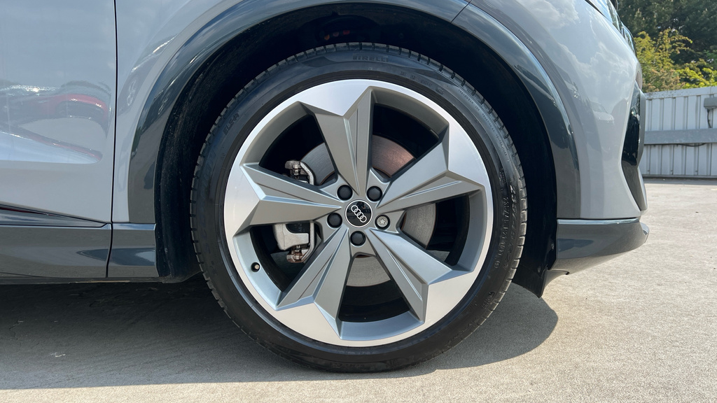 Audi Q4 E Tron Q4 210Kw 45 82Kwh Black Edition KW25YXK Grey #5