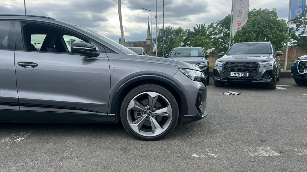 Audi Q4 E Tron Q4 210Kw 45 82Kwh Black Edition KN75WZW Grey #5