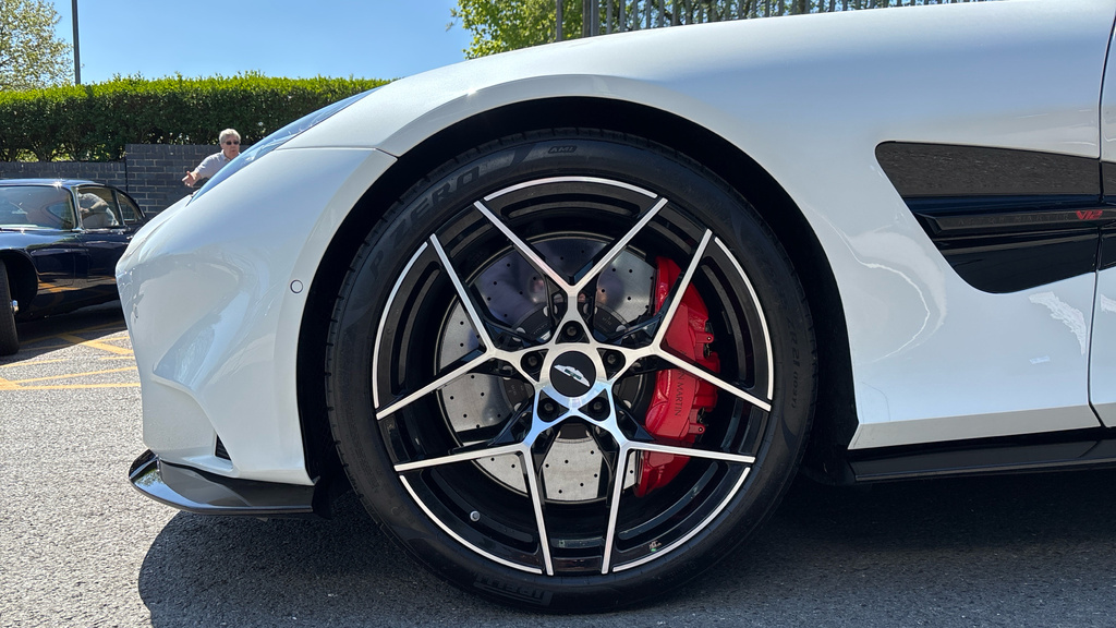 Aston Martin Vanquish Vanquish Coupe White #4