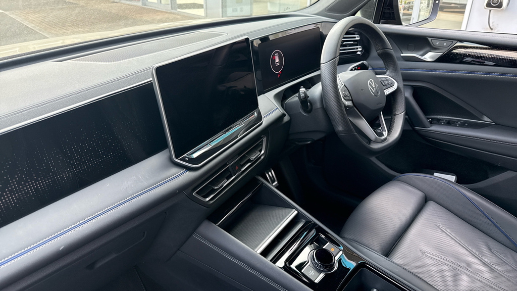 Volkswagen Tiguan Tiguan 1.5 Etsi 150 R-line Dsg KM75CEJ Grey #2