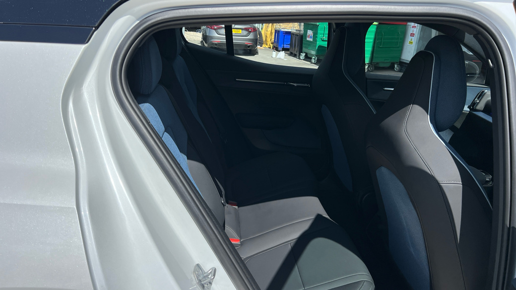 Volvo EX30 Ex30 200Kw Sm Extended Range Plus 69Kwh FL75YJV White #6