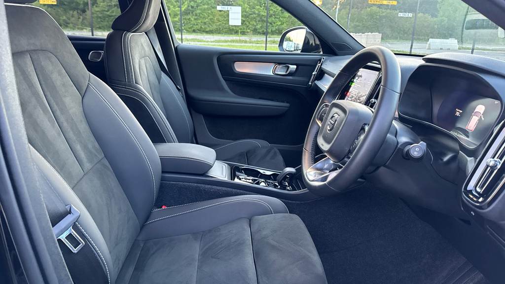 Volvo XC40 Volvo Xc40 Estate 2.0 B3p Plus Black Edition A FL75HHE Black #6