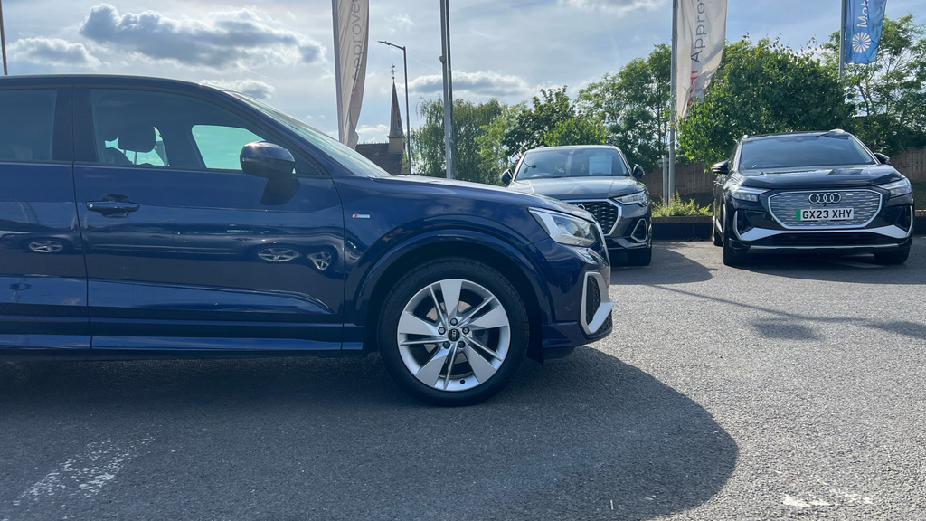 Audi Q2 Q2 35 Tfsi S Line S Tronic LV72YBH Blue #5