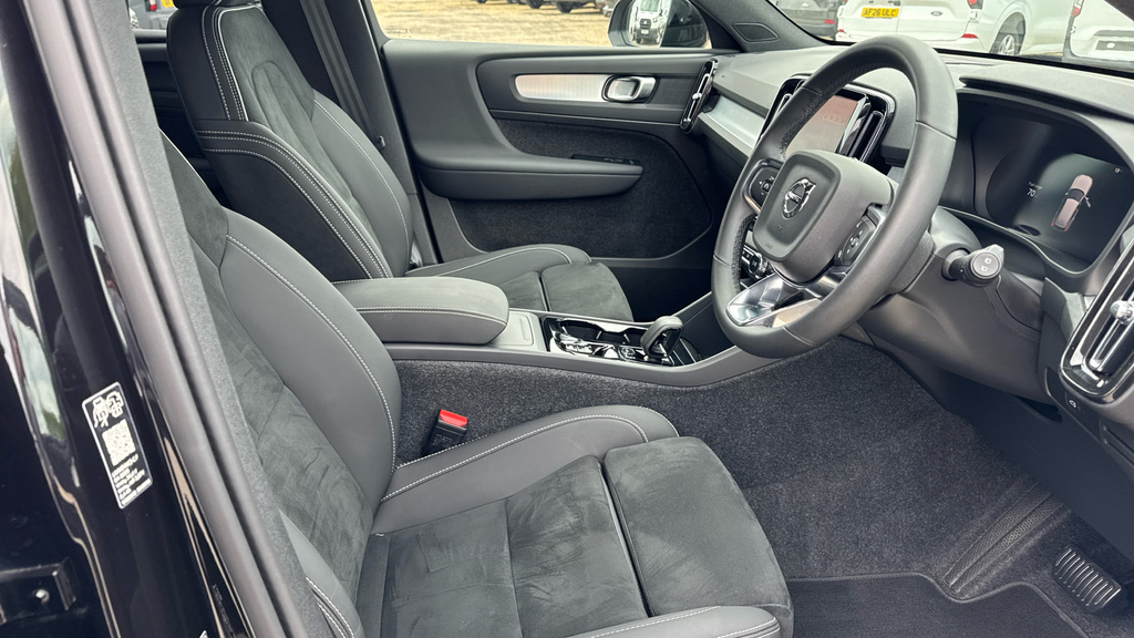 Volvo XC40 Xc40 2.0 B4p Plus Black Edition WF75CEO Black #6