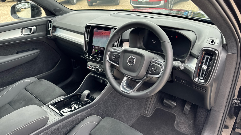 Volvo XC40 Xc40 2.0 B4p Plus Black Edition WF75CEO Black #4
