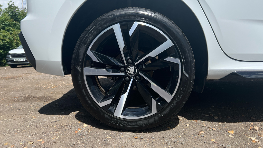 Skoda Kamiq Kamiq 1.5 Tsi Monte Carlo Edition Dsg White #5