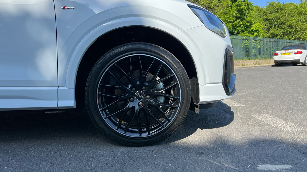 Audi Q2 Audi Q2 Black Edition 30 Tfsi 116 Ps 6-Speed LY26DBX White #5