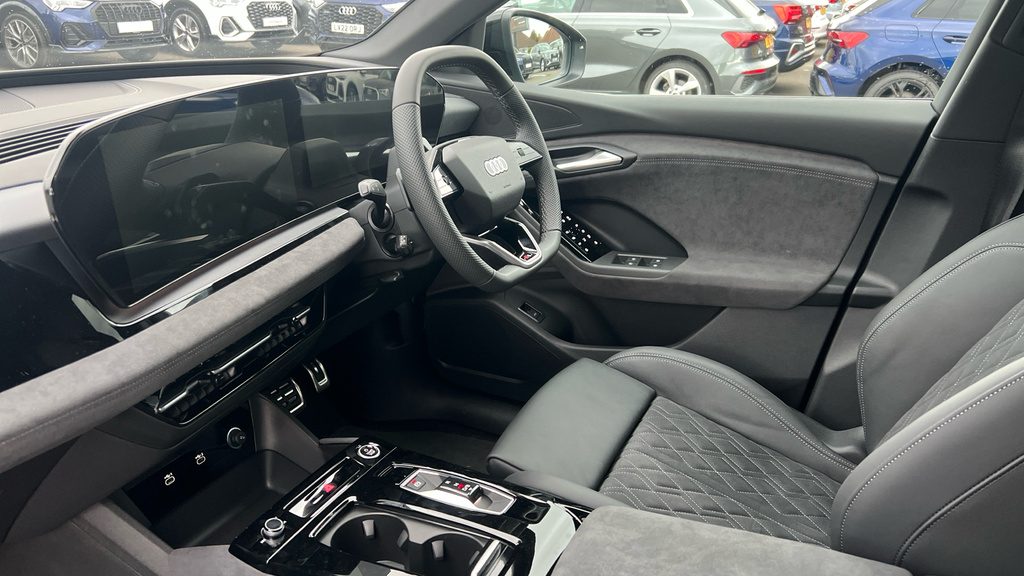 Audi Q6 E-Tron Audi Q6 E-tron Estate 225Kw Performance 100Kwh Bla LY26DBZ Grey #2