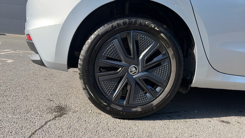 Skoda Fabia Fabia 1.0 Mpi 80 Colour Edition YK24BGL Black #5